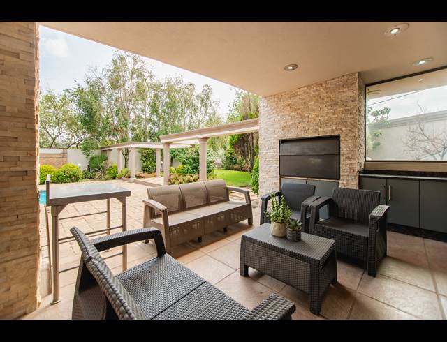 5 BEDROOM HOUSE FOR SALE IN DOWERGLEN EXT 4